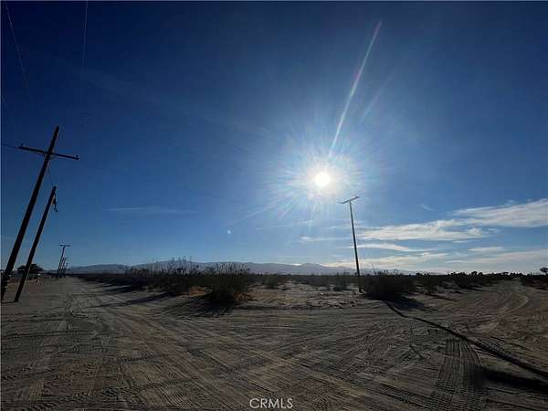 19.6 Acres of Land for Sale in Phelan, California