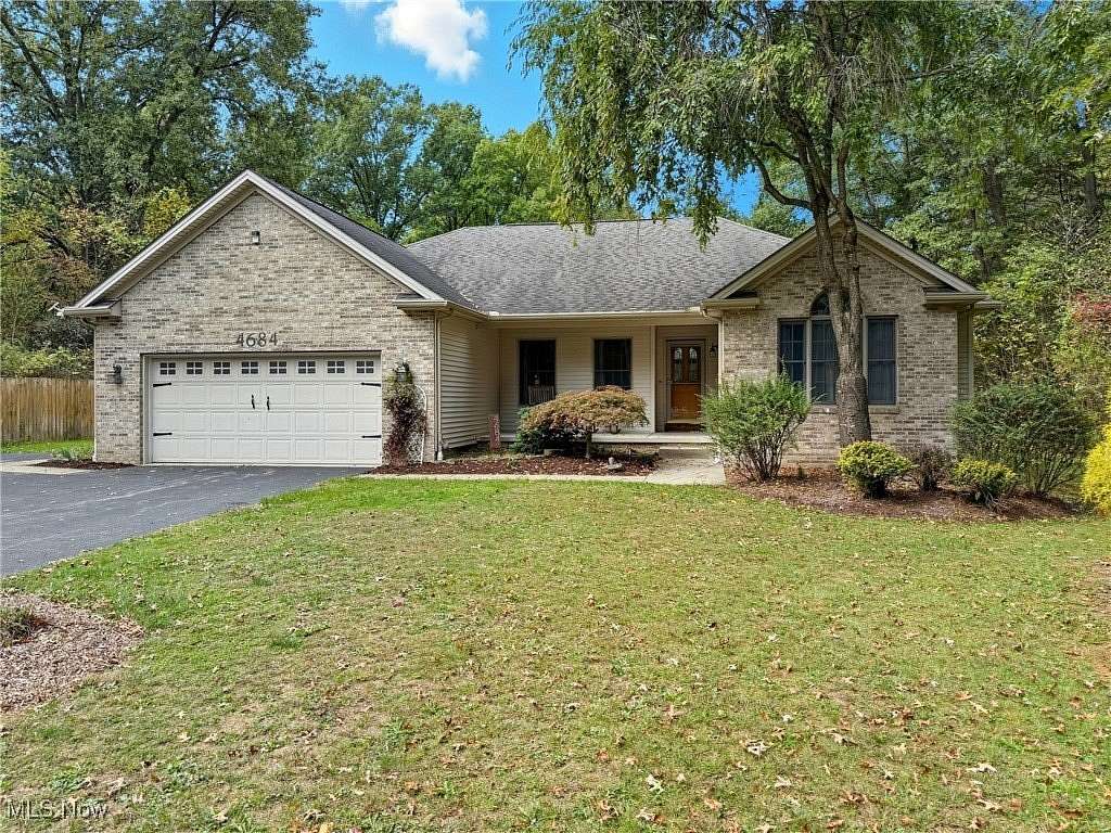 2.5 Acres of Residential Land with Home for Sale in Canfield, Ohio