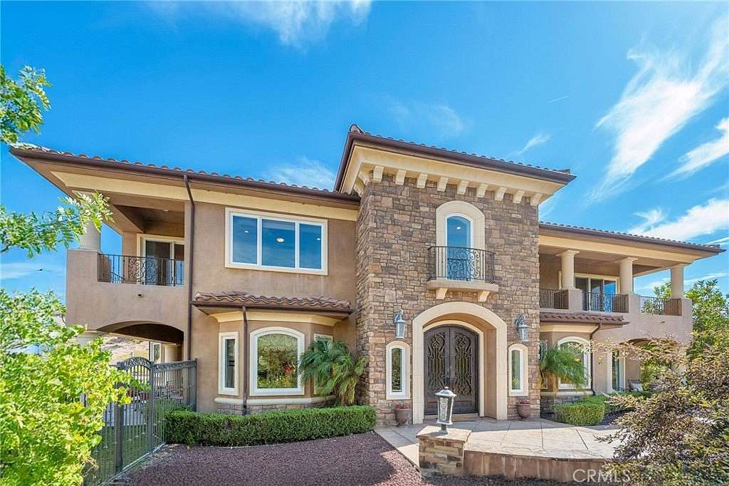 2.7 Acres of Residential Land with Home for Sale in Simi Valley, California