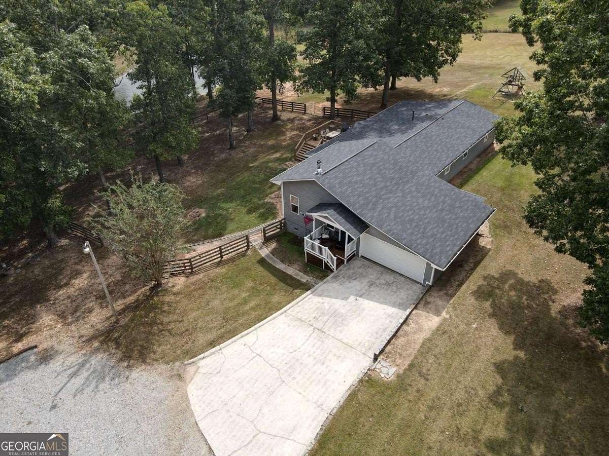 6 Acres of Land with Home for Sale in Grantville, Georgia