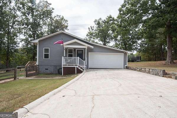 6 Acres of Residential Land with Home for Sale in Grantville, Georgia