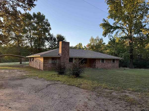 9.8 Acres of Land with Home for Sale in Mount Pleasant, Texas