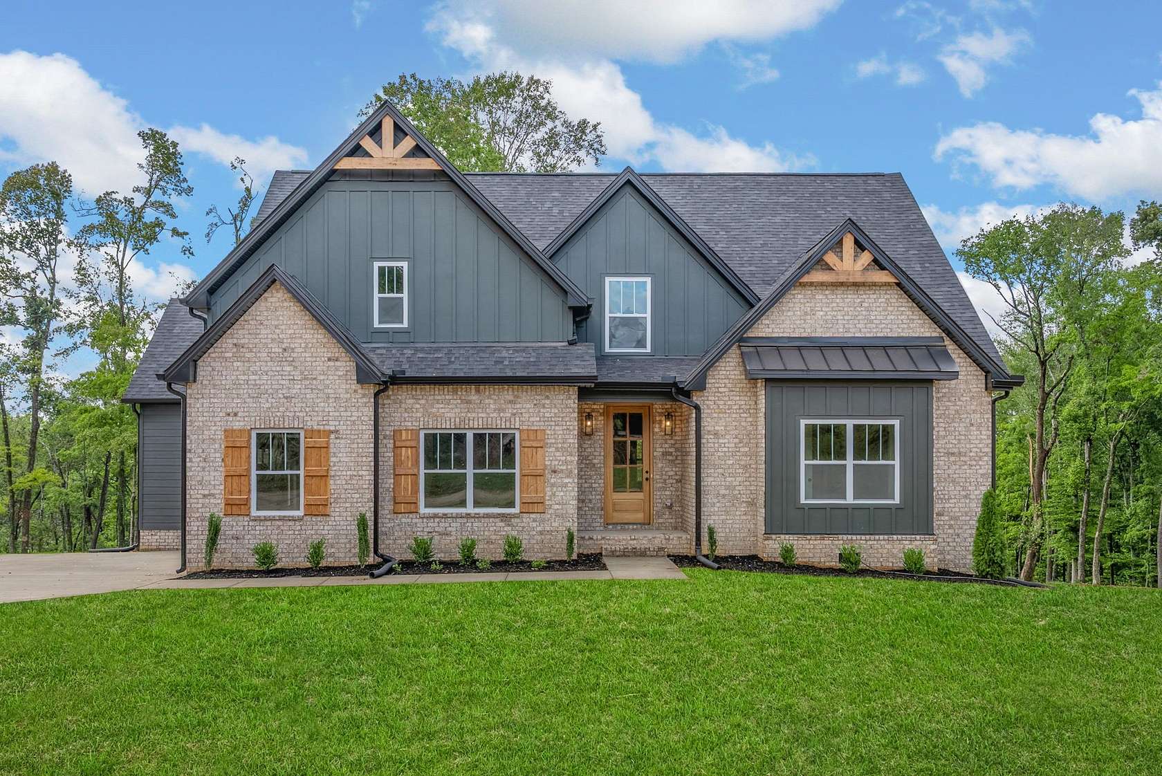 2.79 Acres of Residential Land with Home for Sale in Clarksville, Tennessee