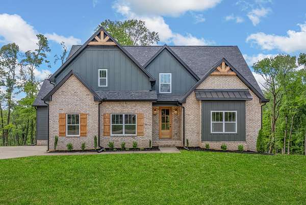 2.79 Acres of Residential Land with Home for Sale in Clarksville, Tennessee