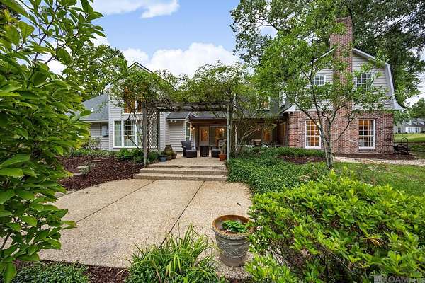 2.3 Acres of Residential Land with Home for Sale in Baton Rouge, Louisiana