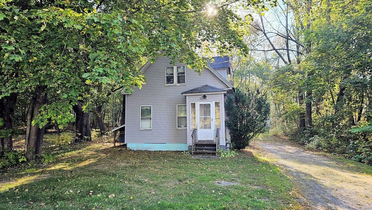 3.1 Acres of Residential Land with Home for Sale in Pittsfield, Maine