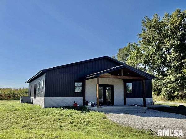 35 Acres of Land with Home for Sale in Xenia, Illinois