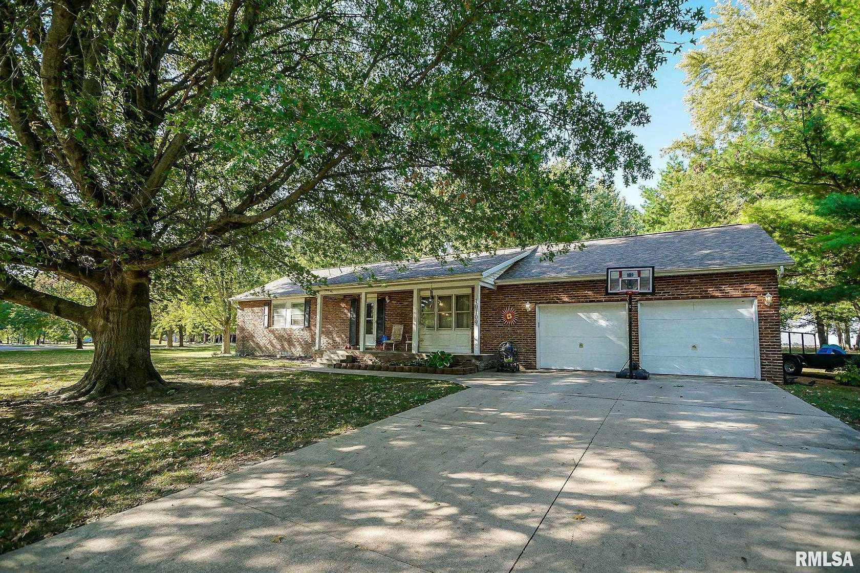 1.54 Acres of Residential Land with Home for Sale in Tremont, Illinois