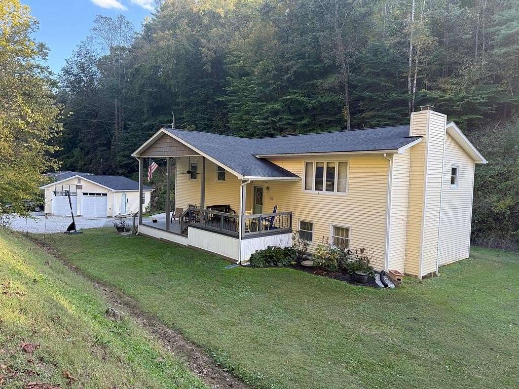 4 Acres of Residential Land with Home for Sale in East Point, Kentucky