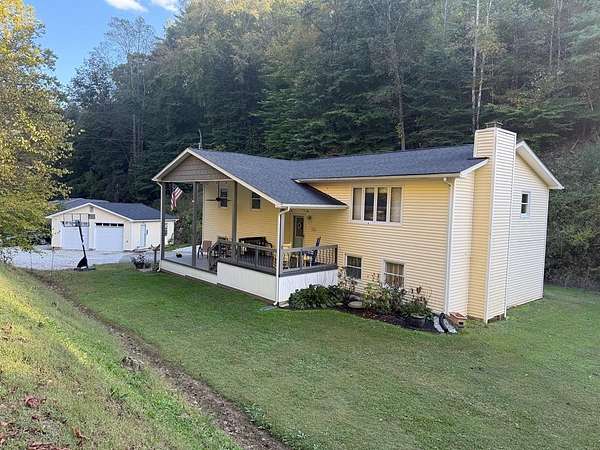 4 Acres of Residential Land with Home for Sale in East Point, Kentucky