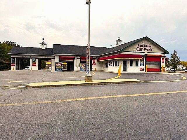 1.63 Acres of Improved Commercial Land for Sale in Topsham, Maine