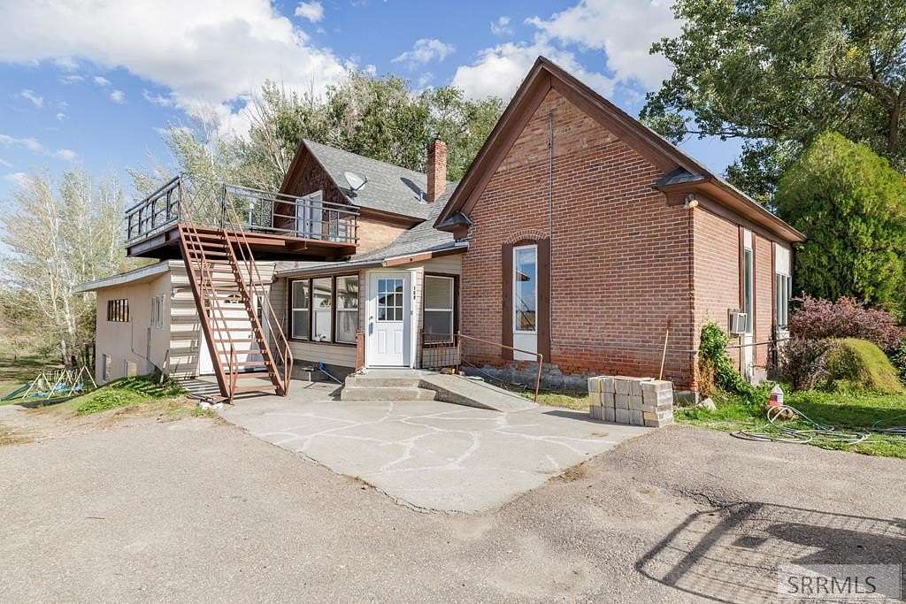 2.37 Acres of Residential Land with Home for Sale in Blackfoot, Idaho