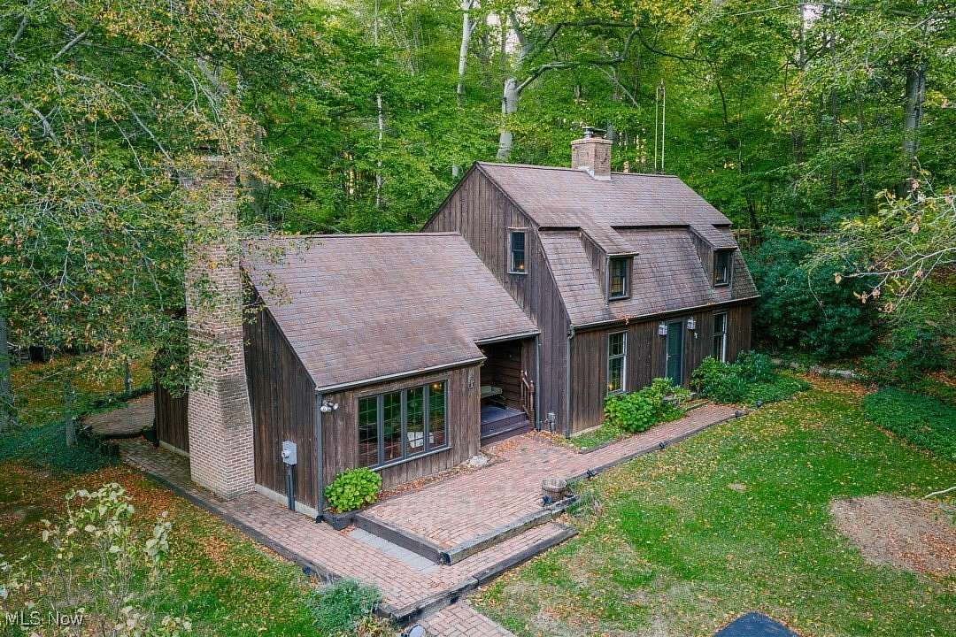 5.16 Acres of Residential Land with Home for Sale in Homeworth, Ohio