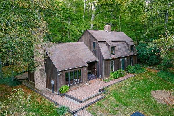 5.16 Acres of Residential Land with Home for Sale in Homeworth, Ohio