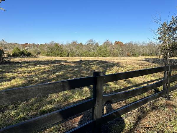 8 Acres of Land with Home for Lease in Lascassas, Tennessee