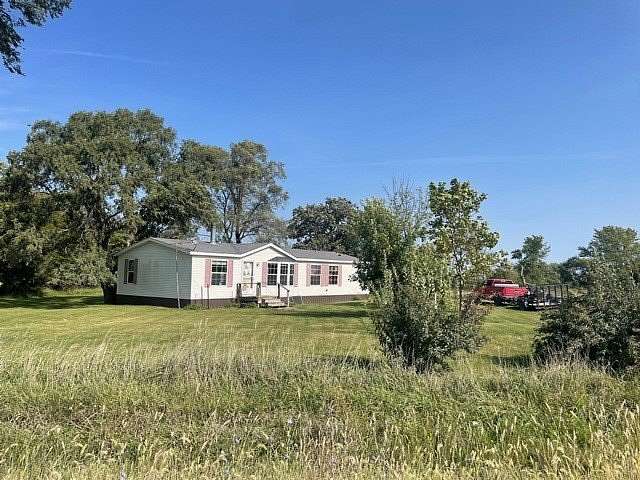 2.25 Acres of Residential Land with Home for Sale in Osceola, Iowa