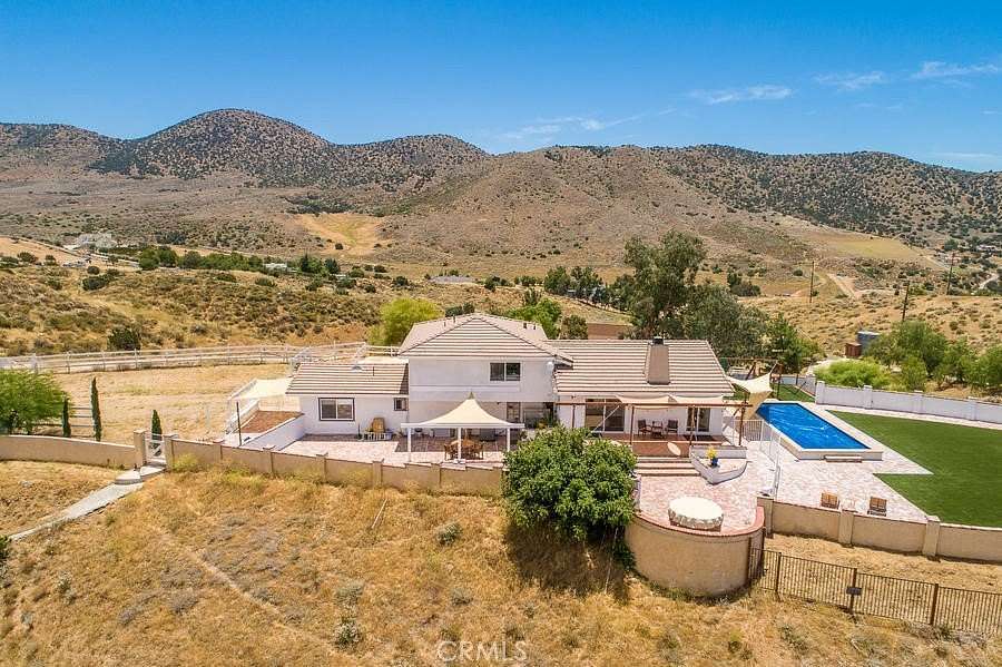 2.56 Acres of Land with Home for Sale in Agua Dulce, California