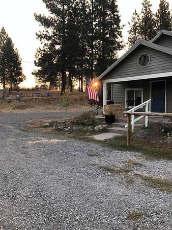 2.47 Acres of Residential Land with Home for Sale in Chiloquin, Oregon