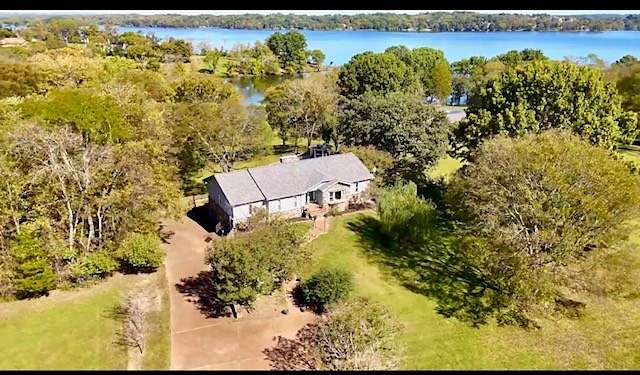 1.64 Acres of Residential Land with Home for Sale in Hendersonville, Tennessee