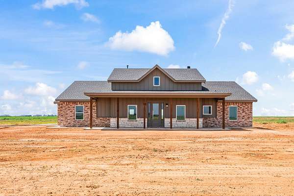 2.13 Acres of Residential Land with Home for Sale in Shallowater, Texas