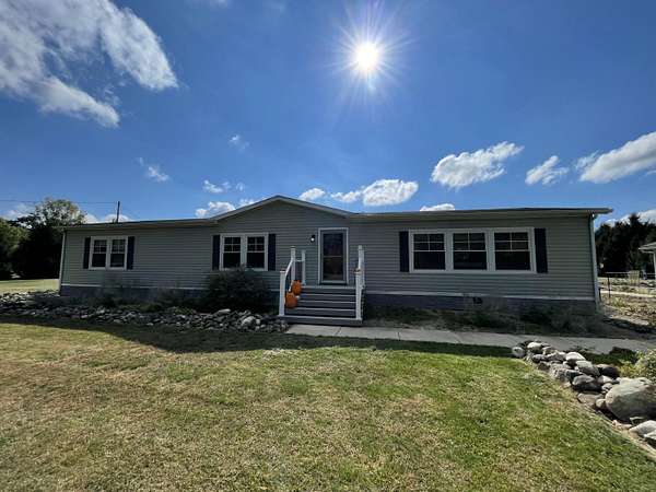 2.2 Acres of Residential Land with Home for Sale in Parma, Michigan