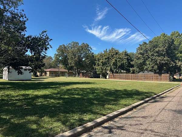 0.1 Acres of Residential Land for Sale in Whitesboro, Texas