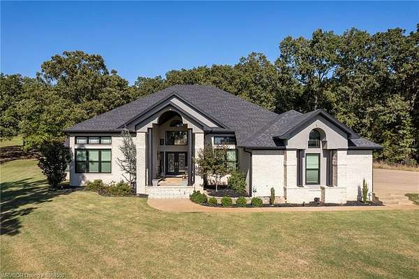 1.5 Acres of Residential Land with Home for Sale in Alma, Arkansas