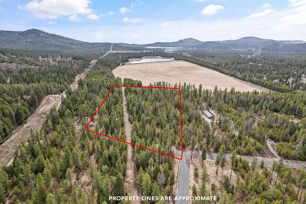 5 Acres of Residential Land for Sale in Loon Lake, Washington