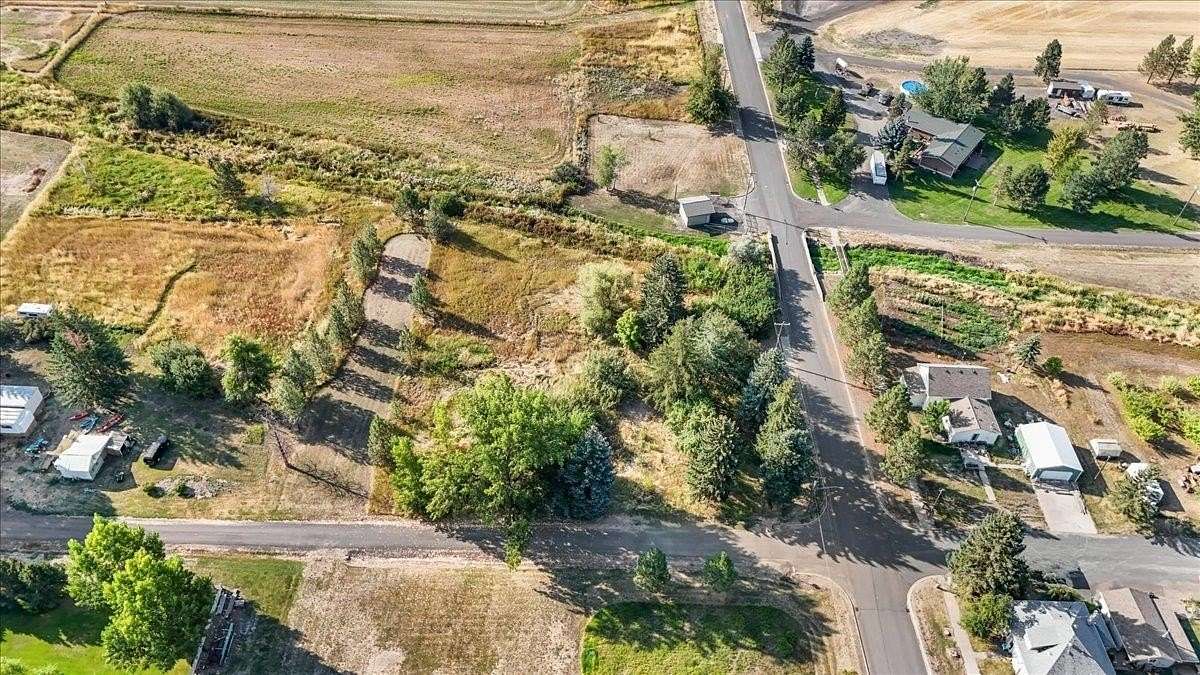 0.97 Acres of Land for Sale in Farmington, Washington