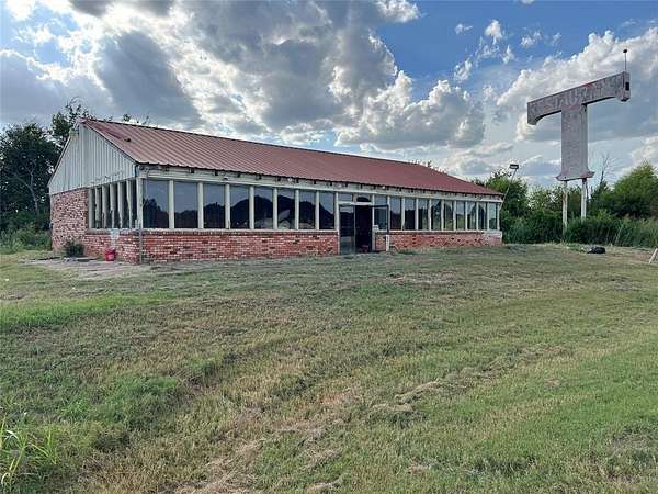 3.17 Acres of Commercial Land for Sale in Corsicana, Texas