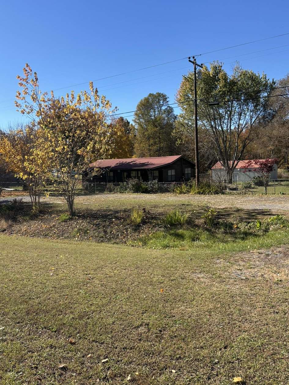 1.86 Acres of Residential Land with Home for Sale in Dunlap, Tennessee