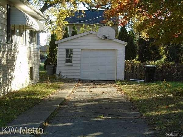 0.1 Acres of Residential Land for Sale in Roseville, Michigan