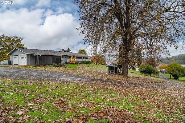 2 Acres of Residential Land with Home for Sale in Roseburg, Oregon