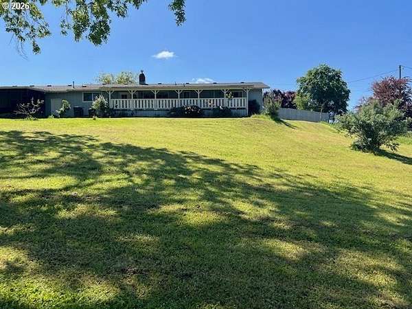 2 Acres of Land with Home for Sale in Roseburg, Oregon