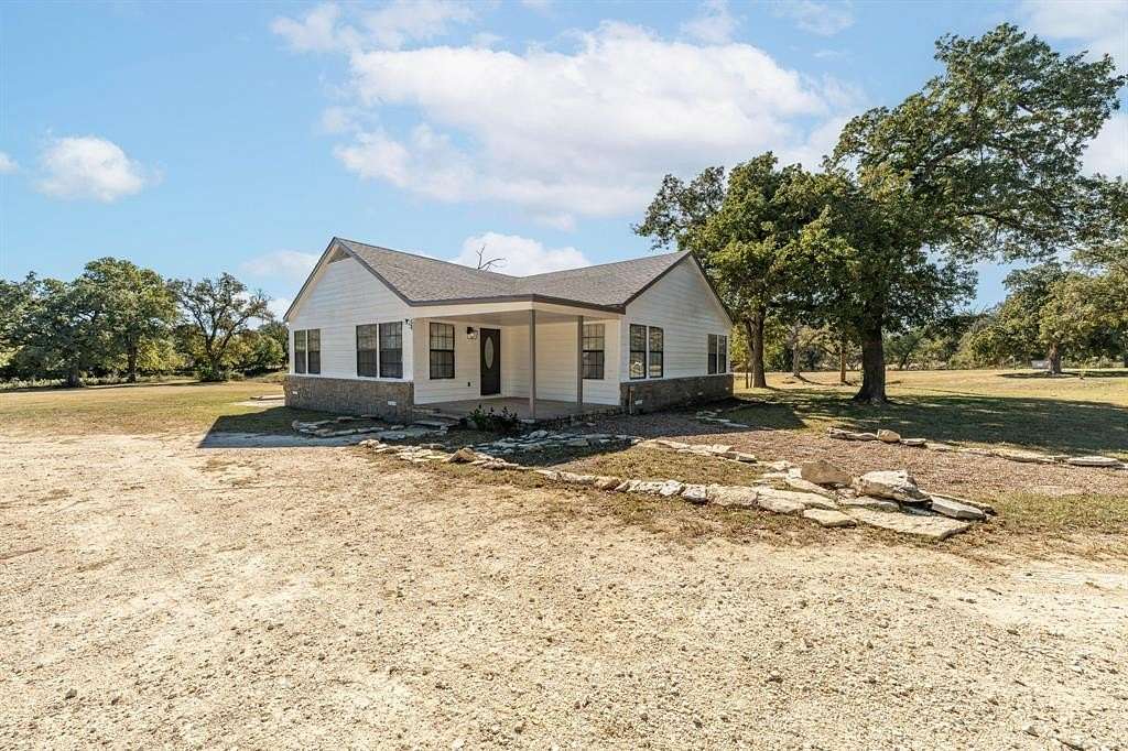 3.67 Acres of Residential Land with Home for Sale in Stephenville, Texas