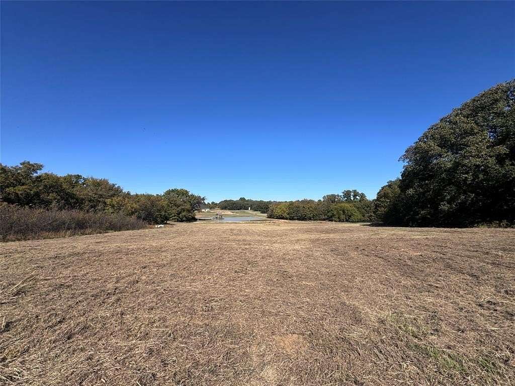 10 Acres of Land for Sale in Gainesville, Texas