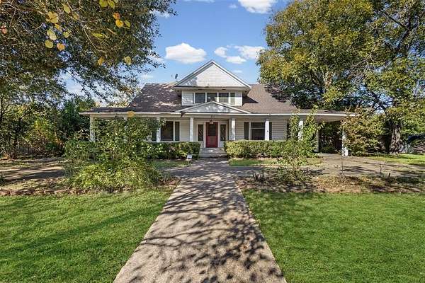 1.62 Acres of Residential Land with Home for Sale in Waxahachie, Texas