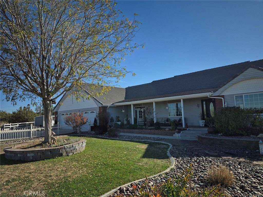 2.18 Acres of Residential Land with Home for Sale in Piñon Hills, California