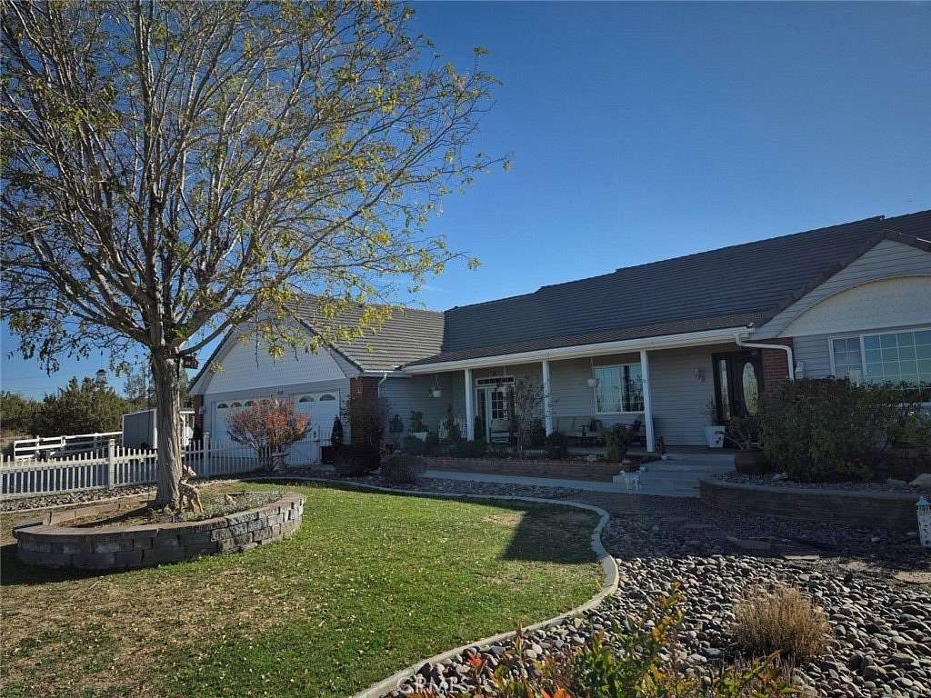 2.18 Acres of Land with Home for Sale in Piñon Hills, California