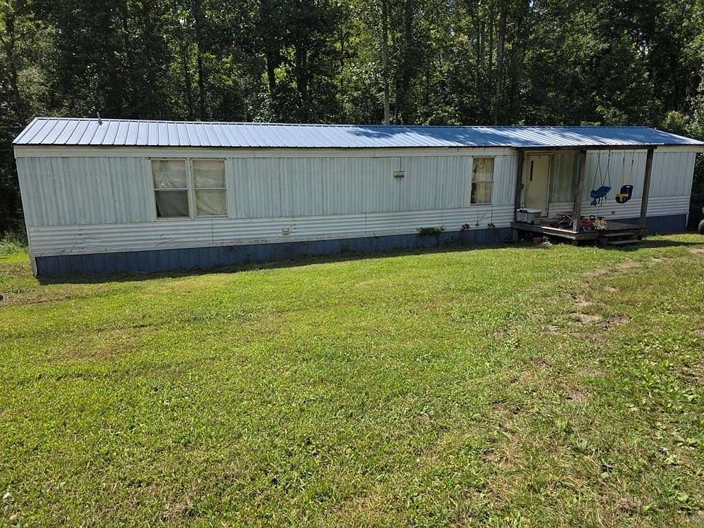 3.12 Acres of Residential Land with Home for Sale in Sparta, Tennessee