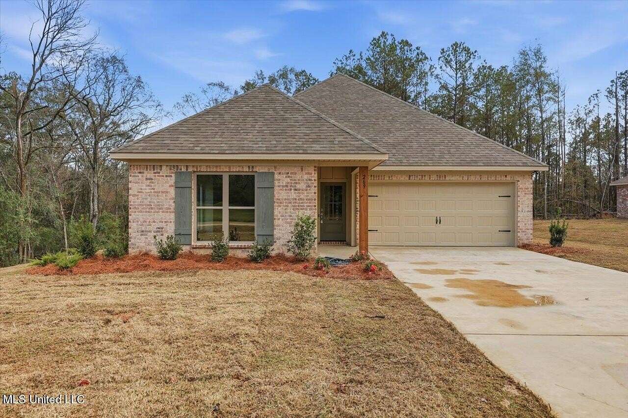 1.73 Acres of Residential Land with Home for Sale in Mendenhall, Mississippi