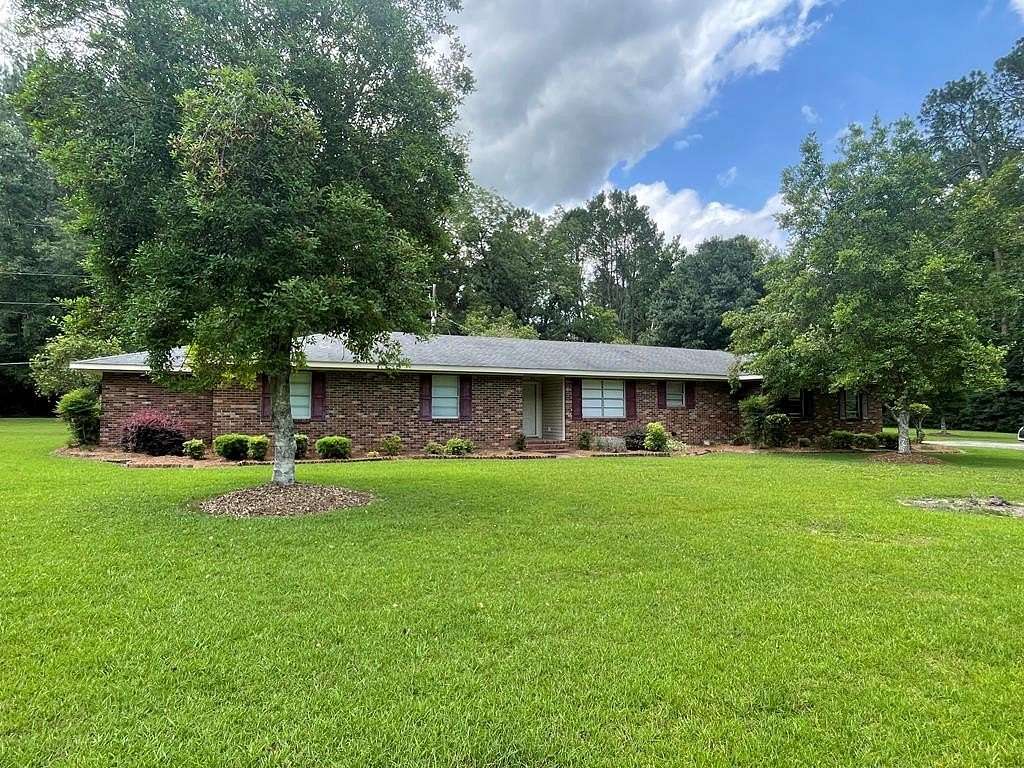 2.19 Acres of Residential Land with Home for Sale in Glennville, Georgia