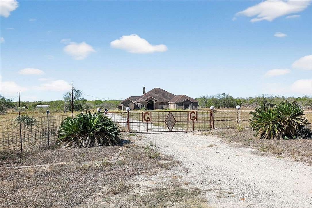 5 Acres of Residential Land with Home for Sale in Hebbronville, Texas