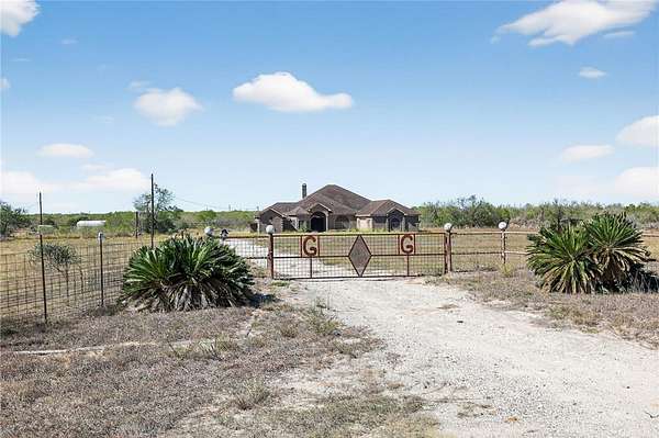 5 Acres of Residential Land with Home for Sale in Hebbronville, Texas