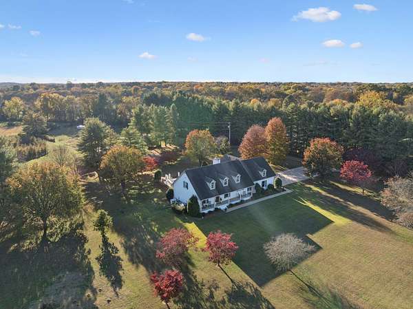 12.1 Acres of Land with Home for Sale in Murfreesboro, Tennessee