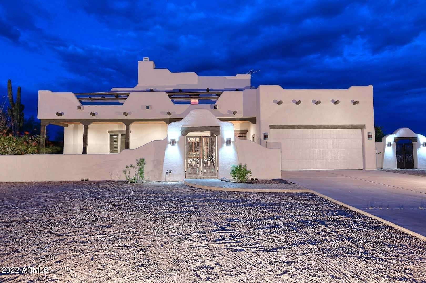 2.5 Acres of Residential Land with Home for Lease in Scottsdale, Arizona