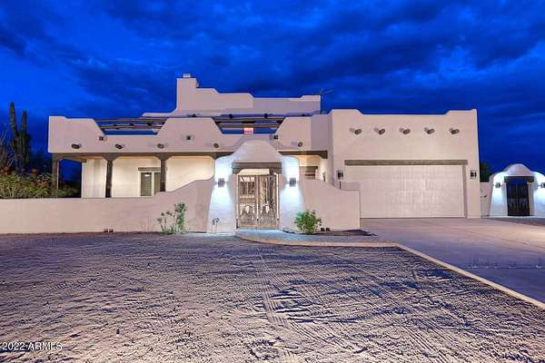 2.5 Acres of Residential Land with Home for Lease in Scottsdale, Arizona