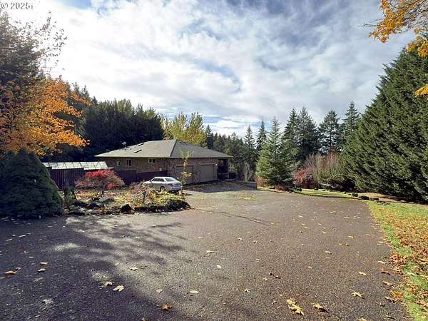 8 Acres of Land with Home for Sale in Estacada, Oregon