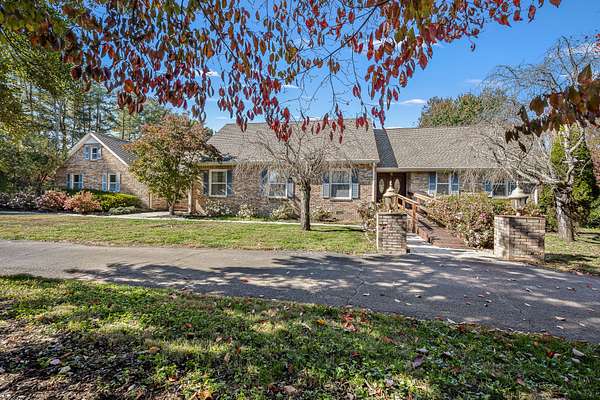 5.64 Acres of Residential Land with Home for Sale in Tullahoma, Tennessee