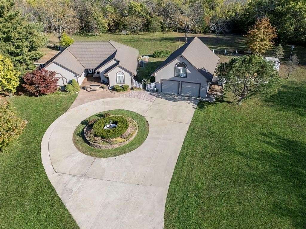 10.2 Acres of Land with Home for Sale in Oak Grove, Missouri